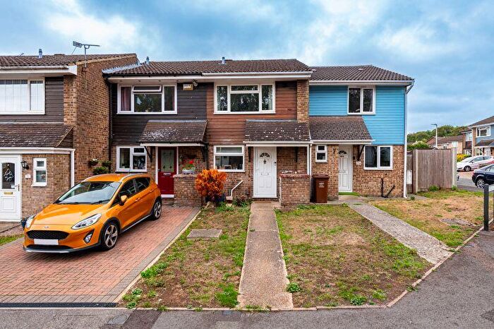 2 Bedroom Terraced House For Sale In Clandon Road, Chatham, ME5