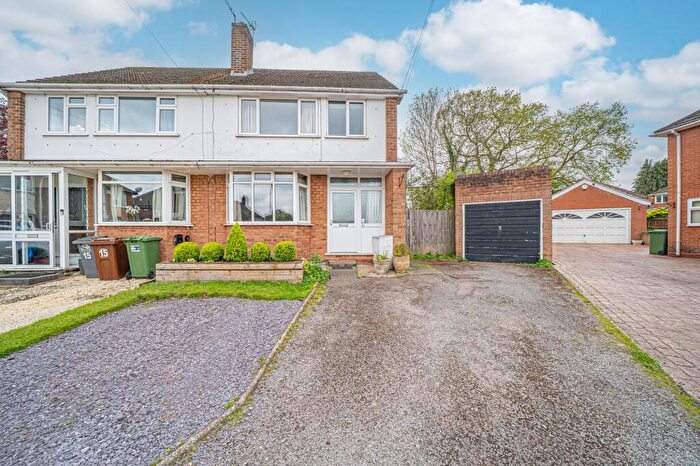3 Bedroom Semi-Detached House For Sale In Barnmoor Rise, Solihull, B91