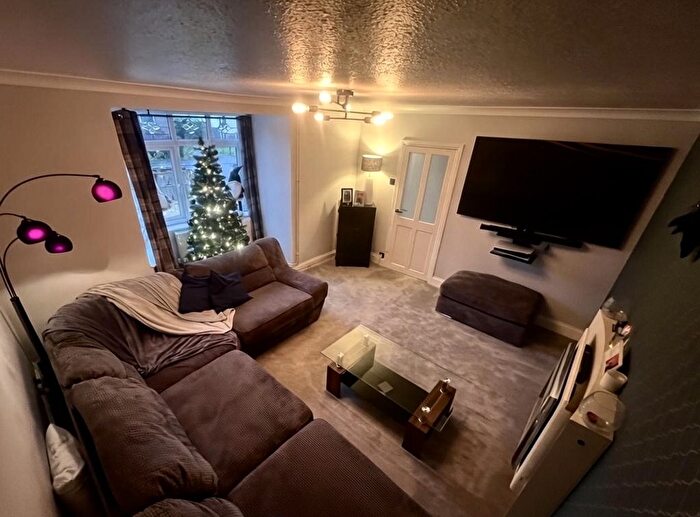 3 Bedroom Semi-detached House For Sale In Barlings Avenue, Scunthorpe, DN16