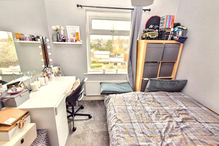 2 Bedroom Semi-Detached House For Sale In Kirkdale Terrace, Leeds, LS12