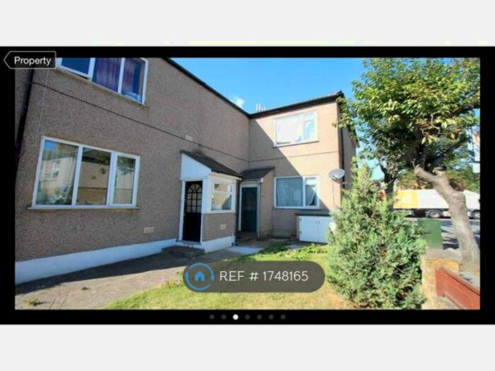 1 Bedroom Flat To Rent In Cranbrook Road, Ilford, IG6