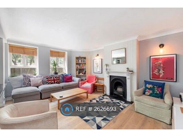 3 Bedroom Flat To Rent In New Park Road, London, SW2