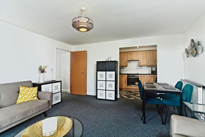 3 Bedroom Flat For Sale In London Road, Croydon, Surrey, CR0