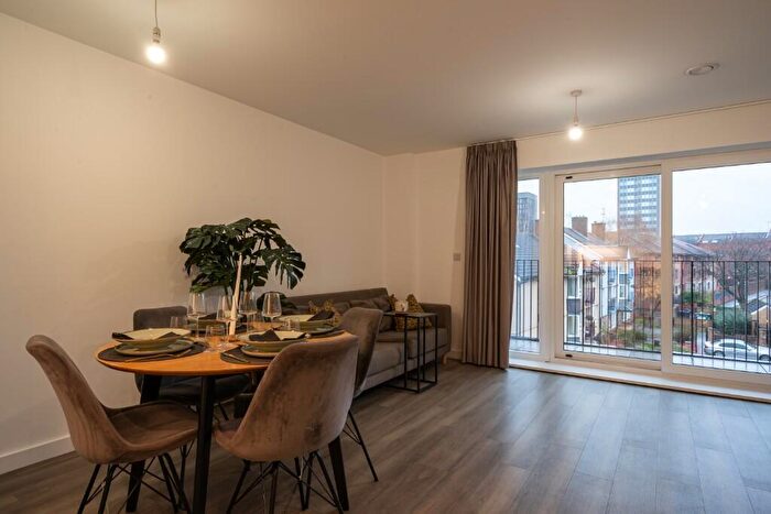 2 Bedroom Flat To Rent In Flat, Marina Place, Birmingham, B16