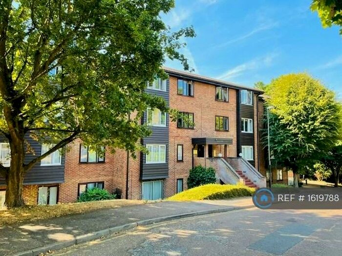 2 Bedroom Flat To Rent In Steep Hill, Croydon, CR0