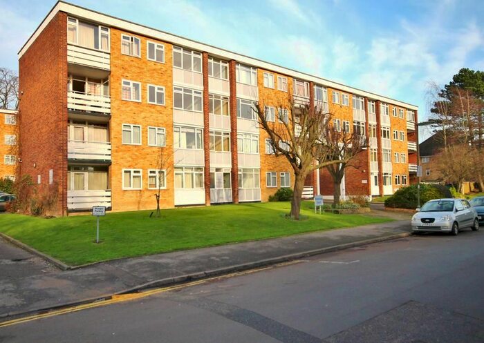 2 Bedroom Flat To Rent In Radstone Court, Woking, Surrey, GU22