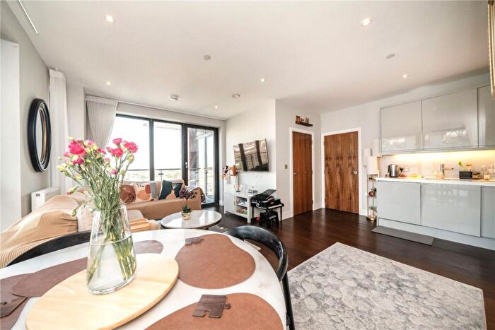 3 Bedroom Flat For Sale In Avalon Point, London, E14