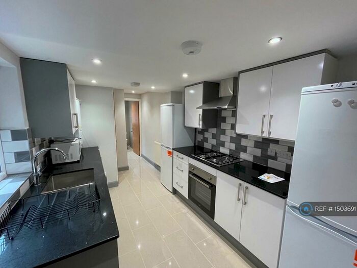 6 Bedroom Terraced House To Rent In Donnington Gardens, Reading, RG1