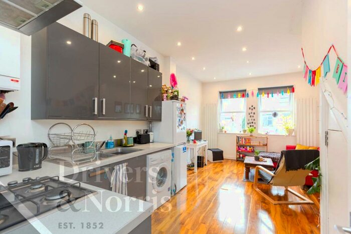 3 Bedroom Maisonette To Rent In Hornsey Road, Upper Holloway, London, N19
