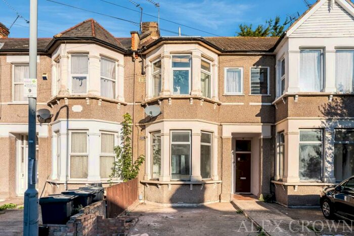2 Bedroom Maisonette To Rent In Valentines Road, Ilford, IG1