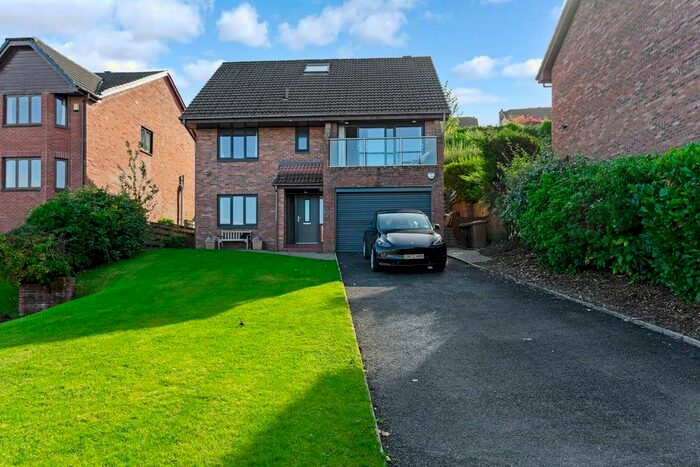 4 Bedroom Detached House For Sale In Station Road, Langbank, PA14