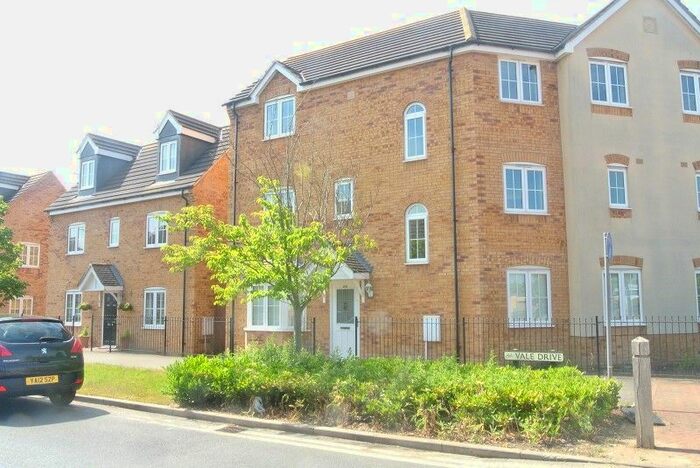 5 Bedroom Semi-Detached House To Rent In Vale Drive, Hampton Vale, Peterborough, Cambridgeshire. PE7