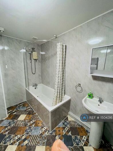 4 Bedroom End Of Terrace House To Rent In Warburton Street, Salford, M5