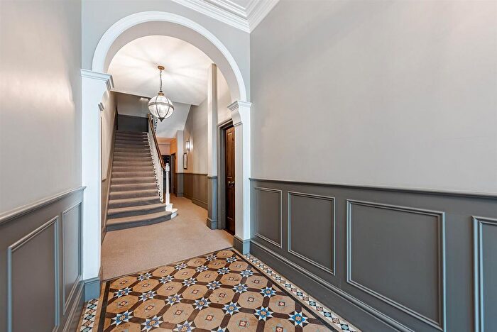 2 Bedroom Flat For Sale In Collingham Road, London, SW5