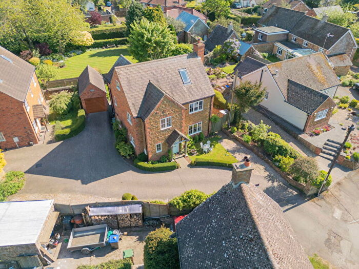 4 Bedroom Detached House For Sale In Westhorpe Lane, Byfield, Northamptonshire, NN11