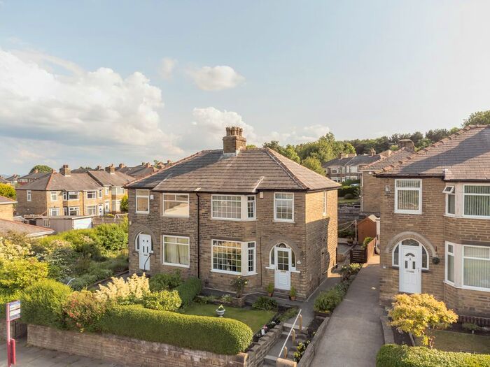 3 Bedroom Semi-Detached House For Sale In Moor End Road, Halifax, HX2