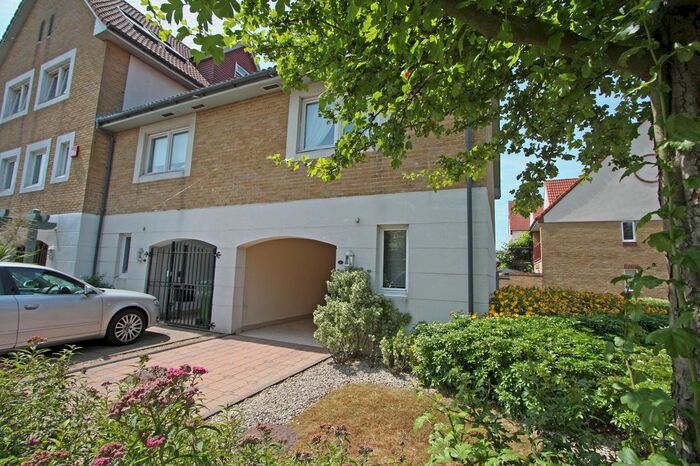 3 Bedroom Town House To Rent In Mullion Close, Port Solent, Portsmouth, PO6