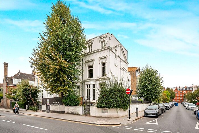 3 Bedroom Maisonette For Sale In Beaufort Street, London, SW3