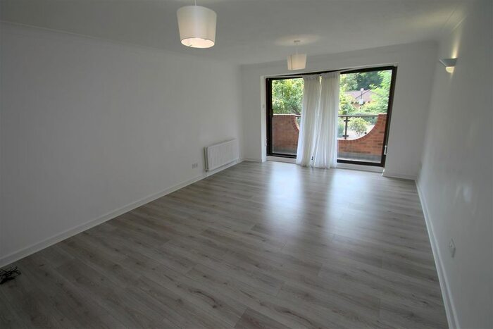 2 Bedroom Flat To Rent In Campion Close, Croydon, CR0