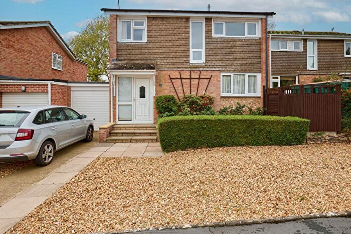 3 Bedroom Detached House For Sale In Elm Close, Witney, OX28