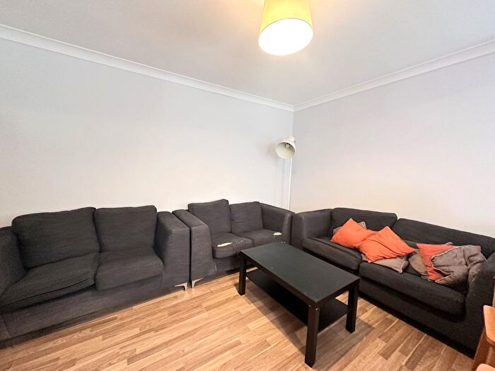 7 Bedroom Semi-Detached House To Rent In Ripstone Gardens, Southampton, SO17