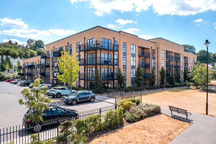 2 Bedroom Flat For Sale In Hillier Crescent, Northfleet, Kent, DA11