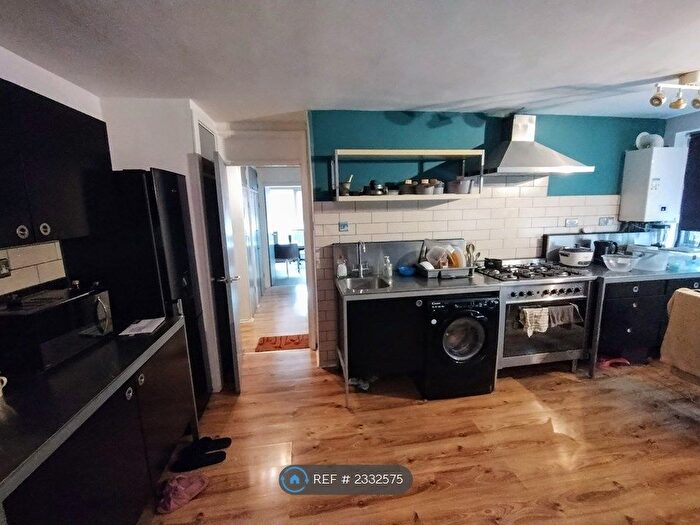 2 Bedroom Flat To Rent In Grove House, Leeds, LS7