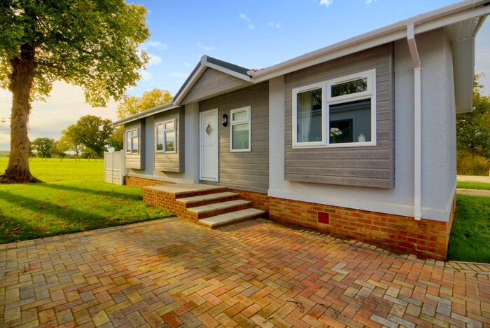 2 Bedroom Mobile/park Home For Sale In Biddenden, Ashford, TN27