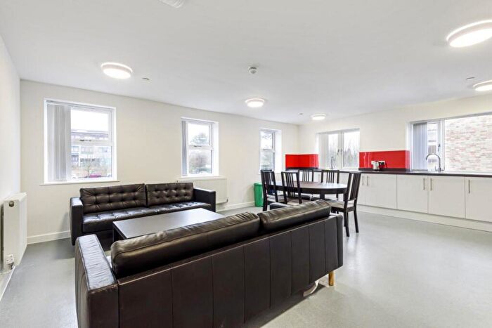 9 Bedroom Flat To Rent In Cowley Road, OX4