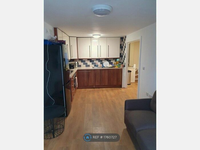 3 Bedroom Flat To Rent In Blackstock Rd, London, N4