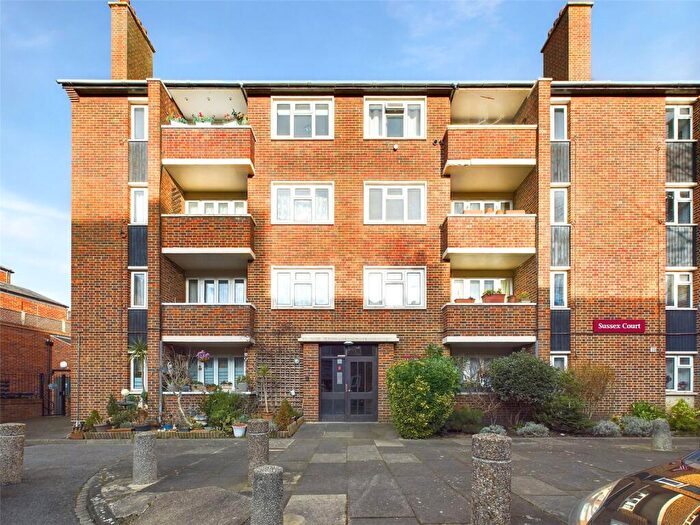 2 Bedroom Apartment To Rent In Grove Road, Barnes, SW13