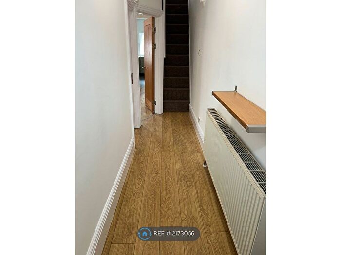 4 Bedroom Terraced House To Rent In Clarke Square, Sheffield, S2