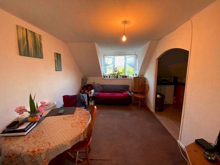 2 Bedroom Flat To Rent In Springwood Crescent, Edgware, HA8