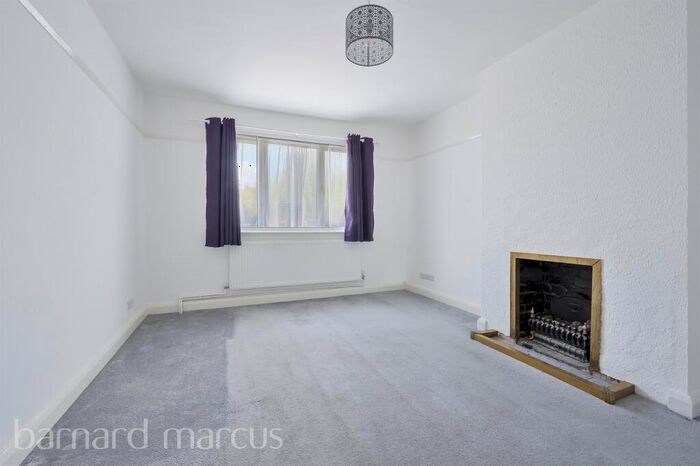 2 Bedroom Flat For Sale In The Parade, Burgh Heath, Tadworth, KT20