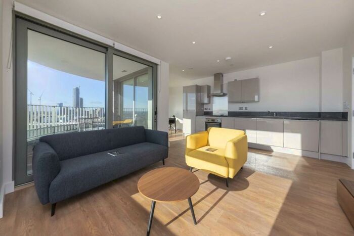 2 Bedroom Flat To Rent In Union Way, North Acton, NW10