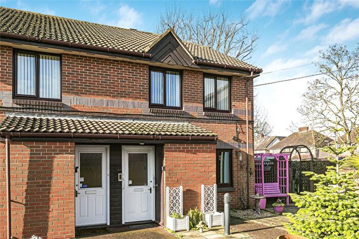 1 Bedroom Flat For Sale In Berryscroft Road, Staines-Upon-Thames, Surrey, TW18