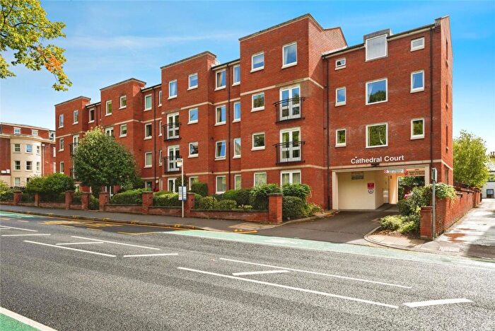 1 Bedroom Apartment For Sale In Cathedral Court, Gloucester, GL1