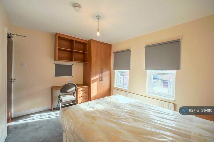 5 Bedroom Terraced House To Rent In Pitcroft Avenue, Reading, RG6