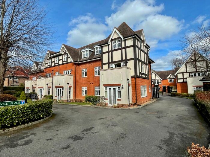 3 Bedroom Flat To Rent In Warwick Place, Reigate, RH2