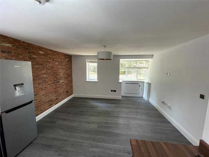 2 Bedroom Flat To Rent In Lee Close, Barnet, EN5