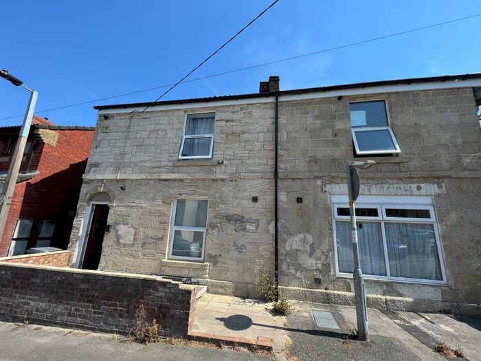 1 Bedroom Flat To Rent In Bond Street, Trowbridge, Wiltshire, BA14