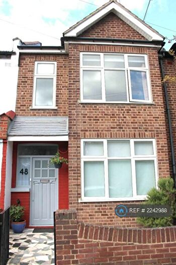 3 Bedroom Terraced House To Rent In Franklyn Road, London, NW10