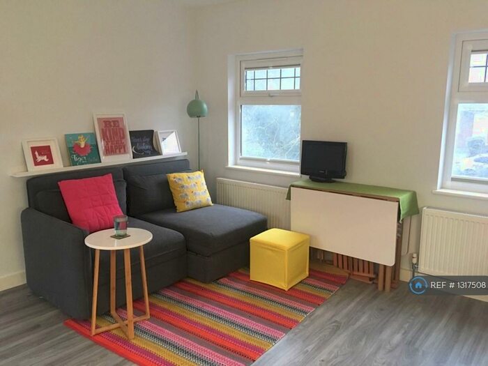 Studio To Rent In Kenley, Kenley, CR8