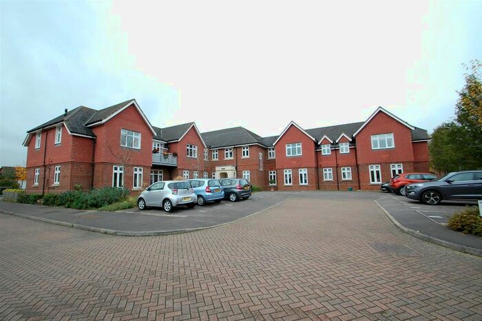 3 Bedroom Flat To Rent In Marden Way, Petersfield GU31