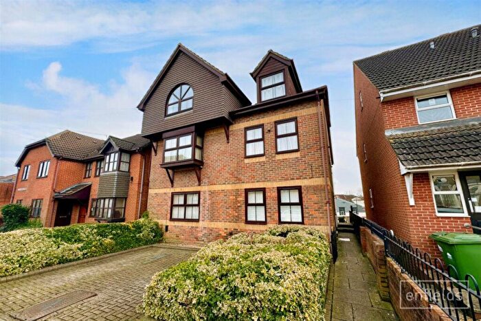 2 Bedroom Maisonette To Rent In Cheriton Court, Richmond Road, SO15