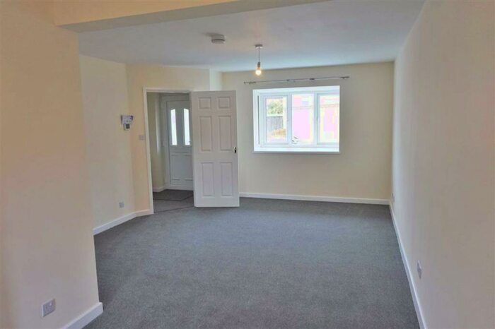 3 Bedroom Semi-Detached House To Rent In Weston-super-Mare, BS22