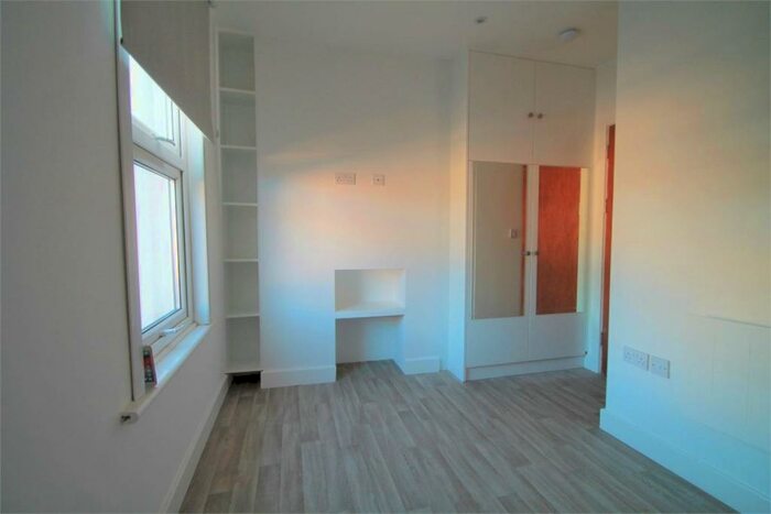 Studio To Rent In High Road, East Finchley, N2