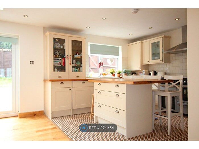 4 Bedroom End Terrace House To Rent In Ingleway, London, N12