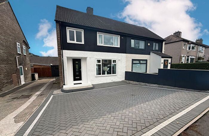 3 Bedroom Semi-detached House For Sale In Beechwood Road, Halifax, HX2