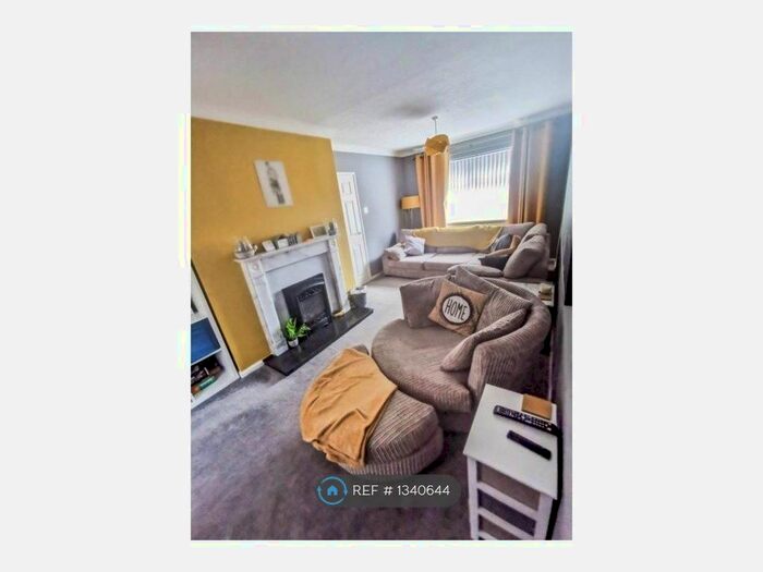 3 Bedroom Terraced House To Rent In Woodcock Lane, Northfield, Birmingham, B31
